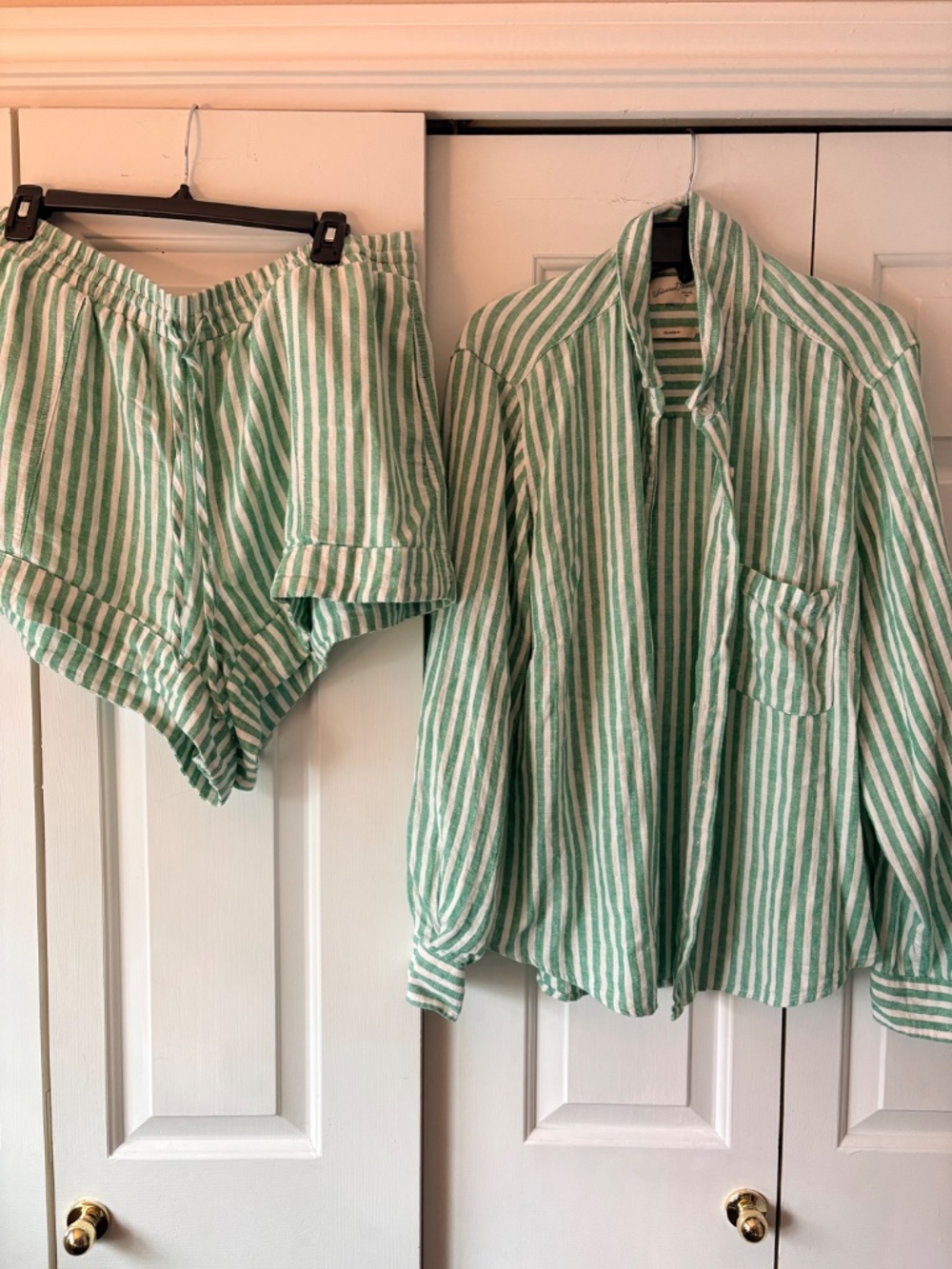 Linen Set - Picture 2 of 2